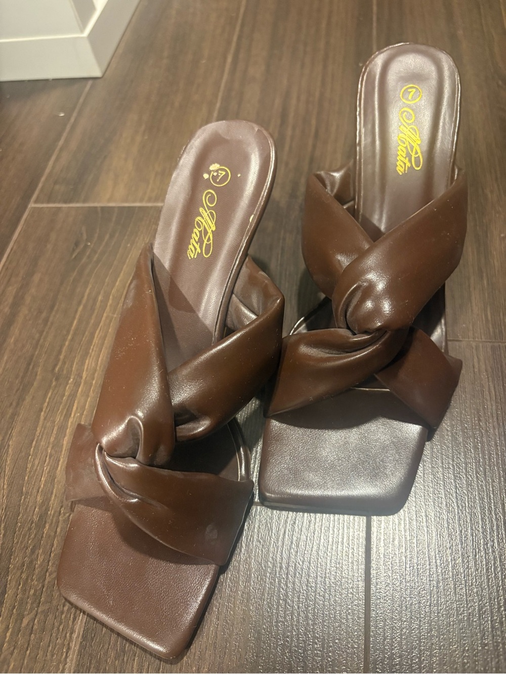 Knot Detail Slide Sandals - Brown